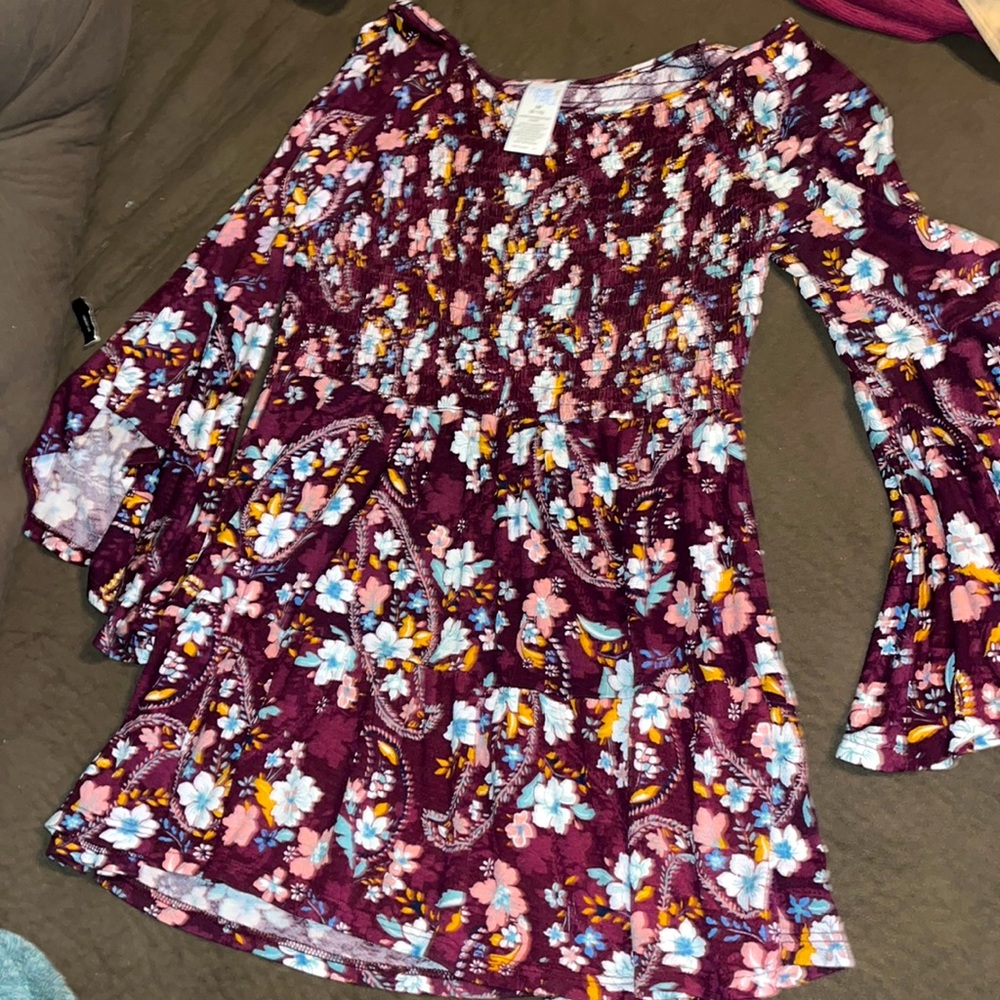 Maroon long sleeve ribbed top with float sleeves and flowers.